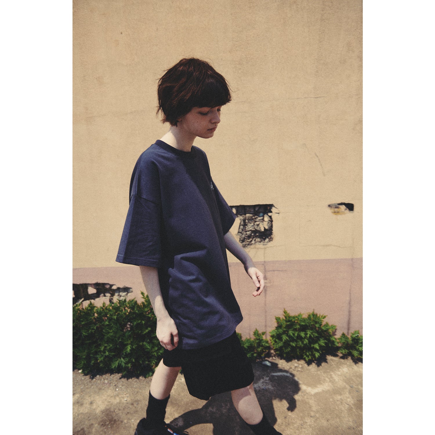 LIBERE AUTHENTIC LOGO TEE / CHARCOAL