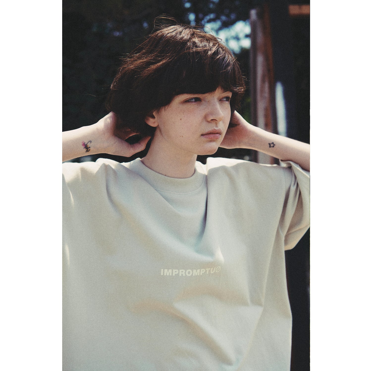IMPROMPTU LOGO TEE / GRAY