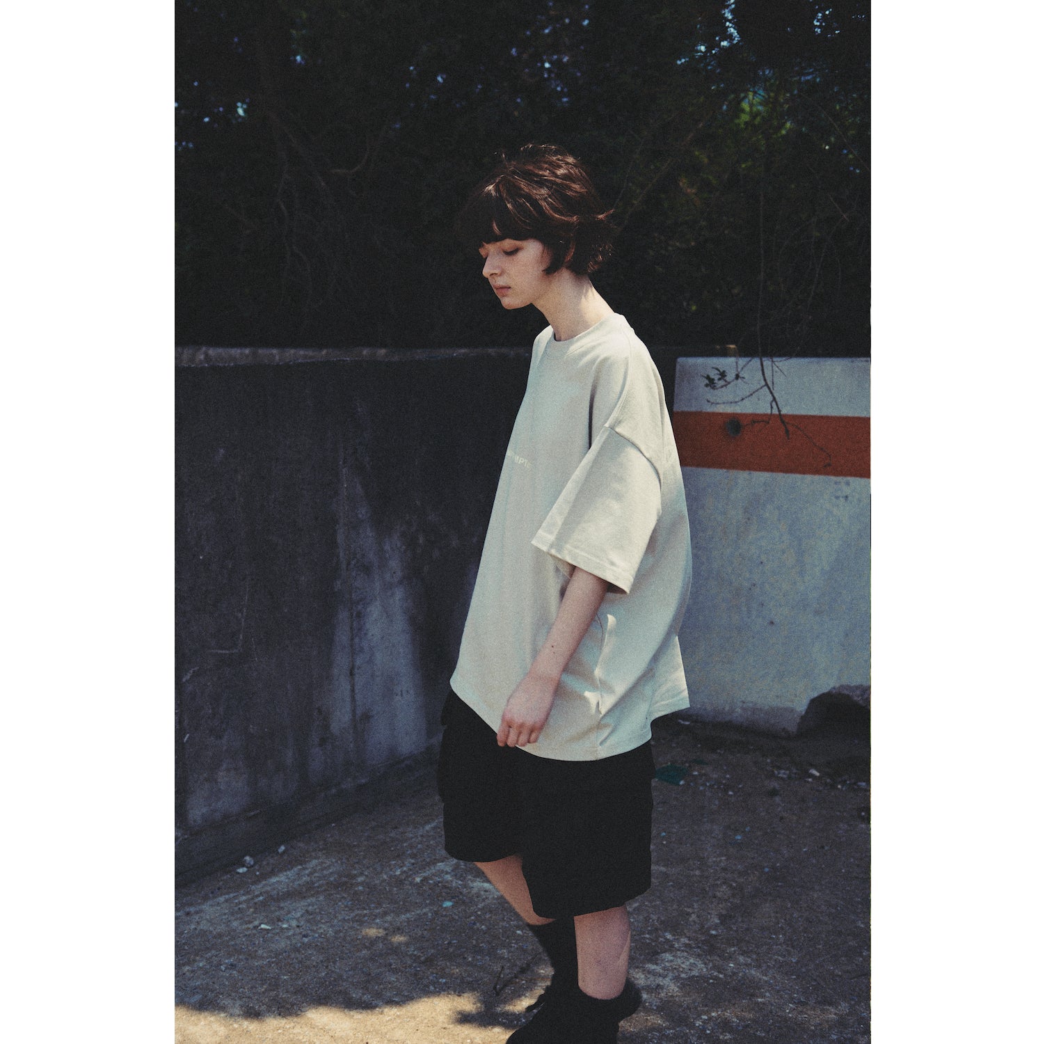 IMPROMPTU LOGO TEE / GRAY