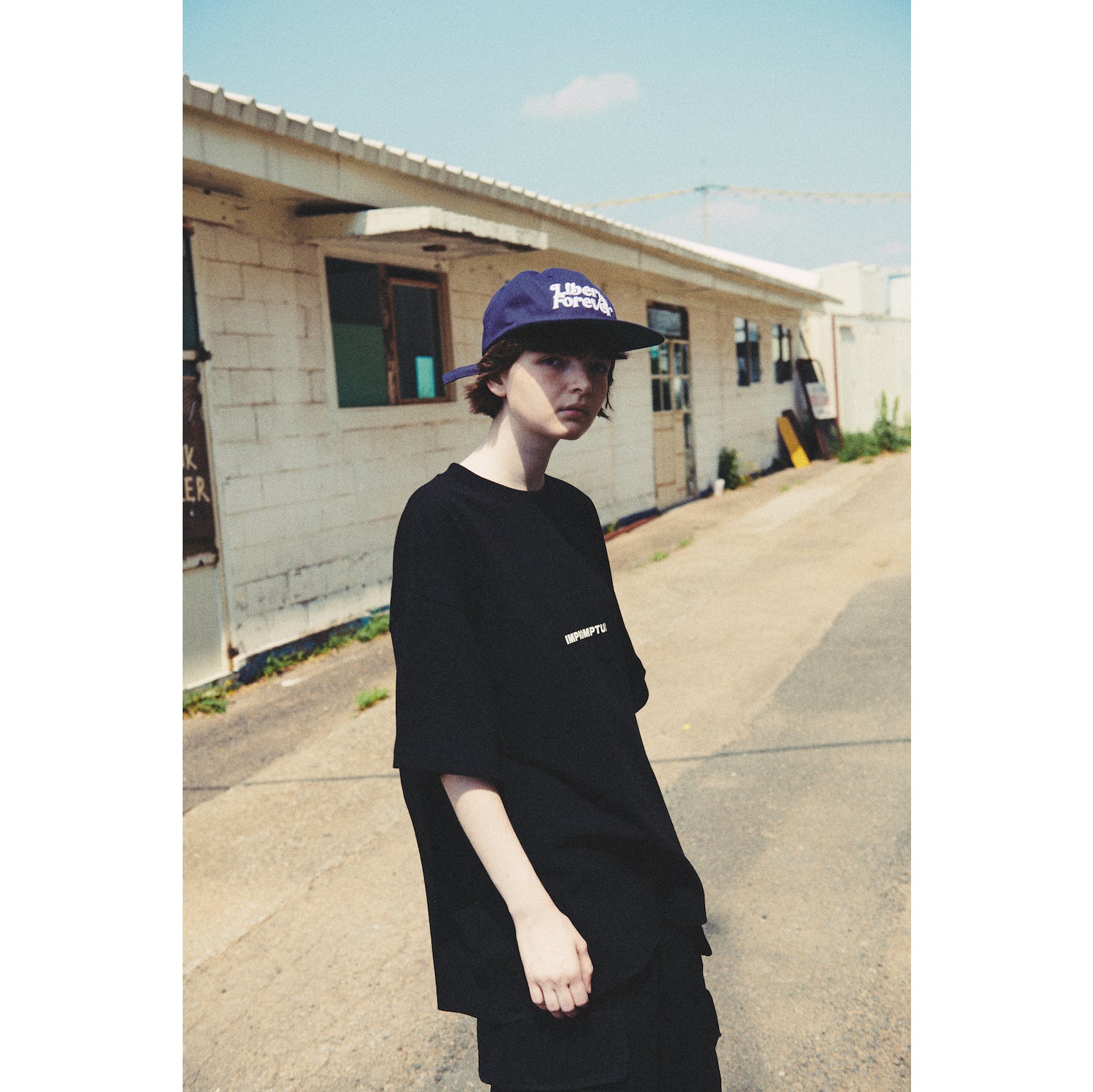 IMPROMPTU LOGO TEE / BLACK