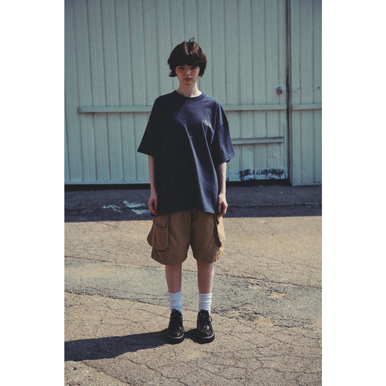 LIBERE AUTHENTIC LOGO TEE / CHARCOAL