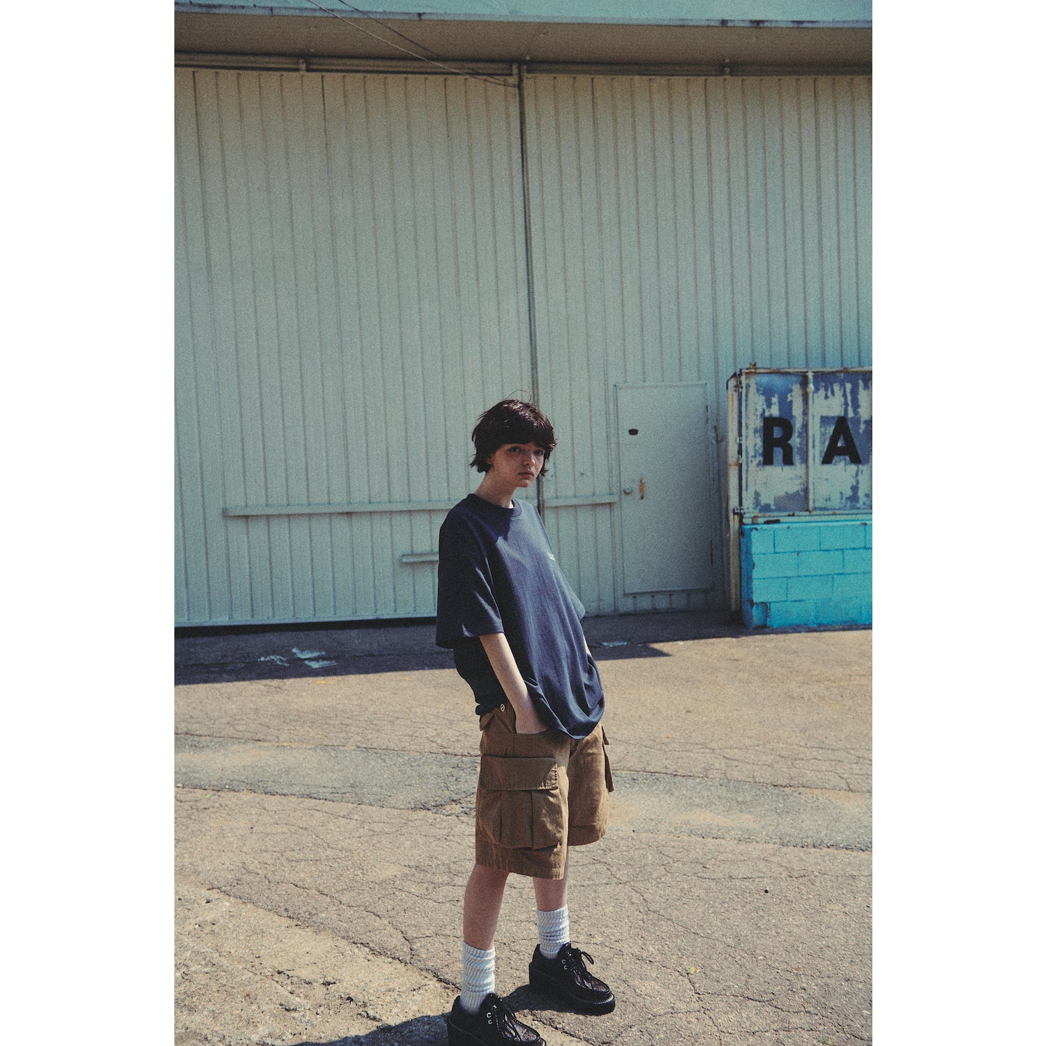 LIBERE AUTHENTIC LOGO TEE / CHARCOAL