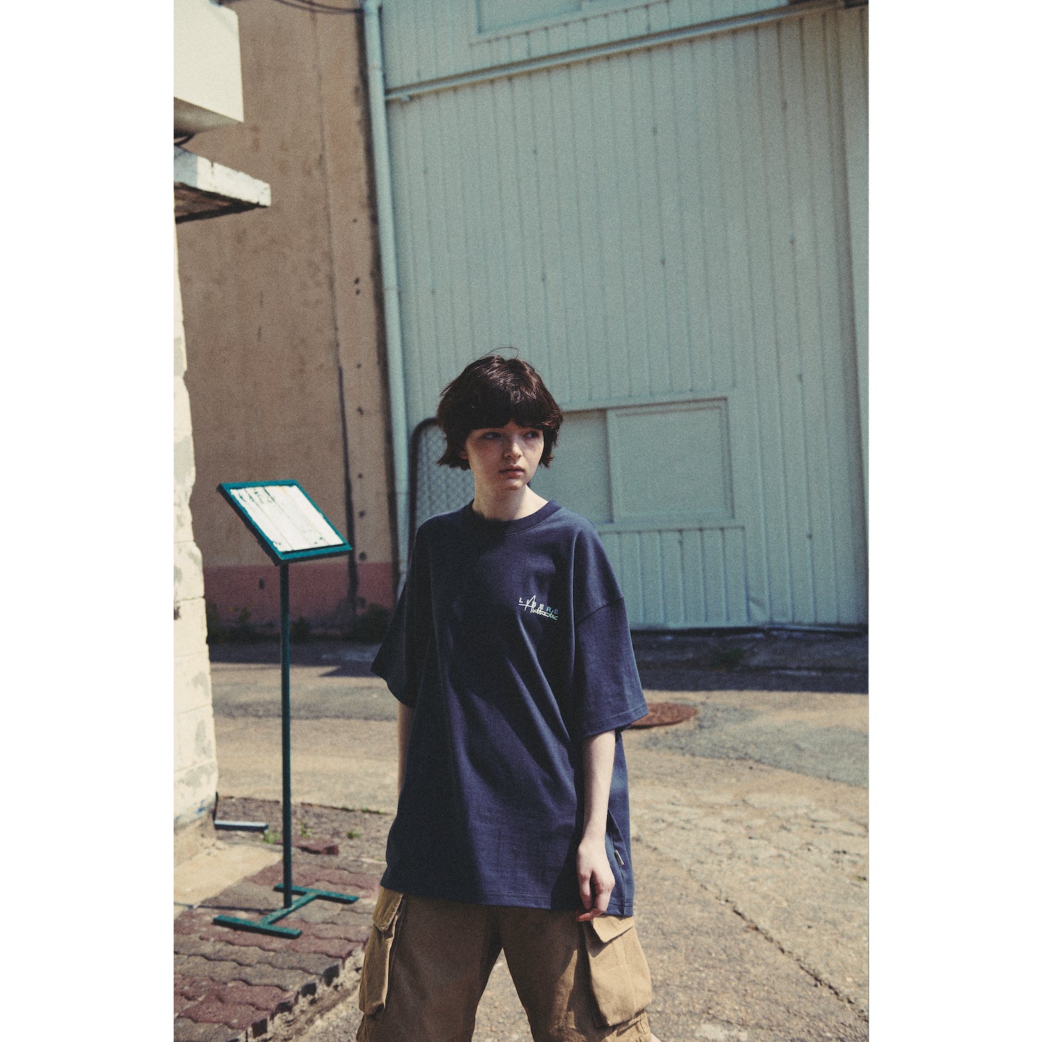LIBERE AUTHENTIC LOGO TEE / CHARCOAL