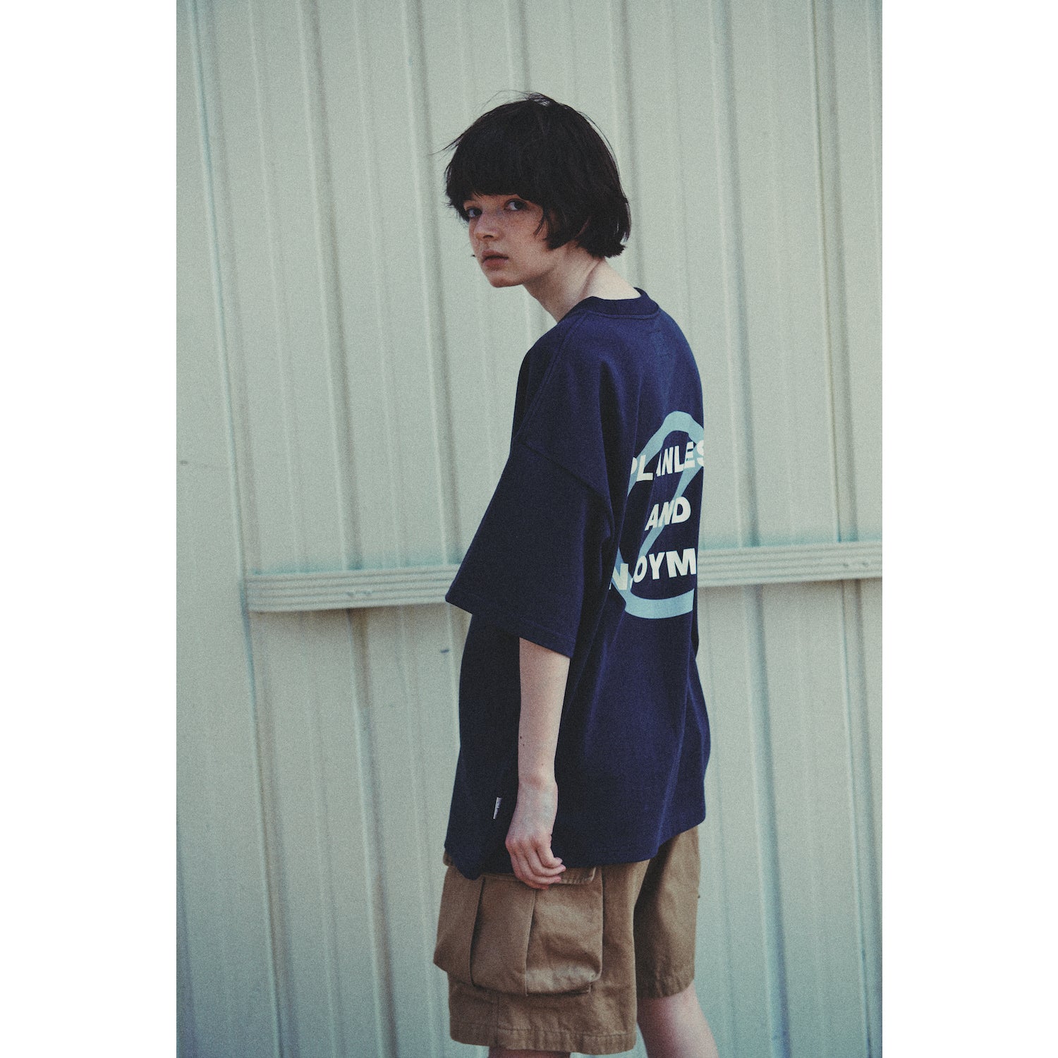 LIBERE AUTHENTIC LOGO TEE / CHARCOAL