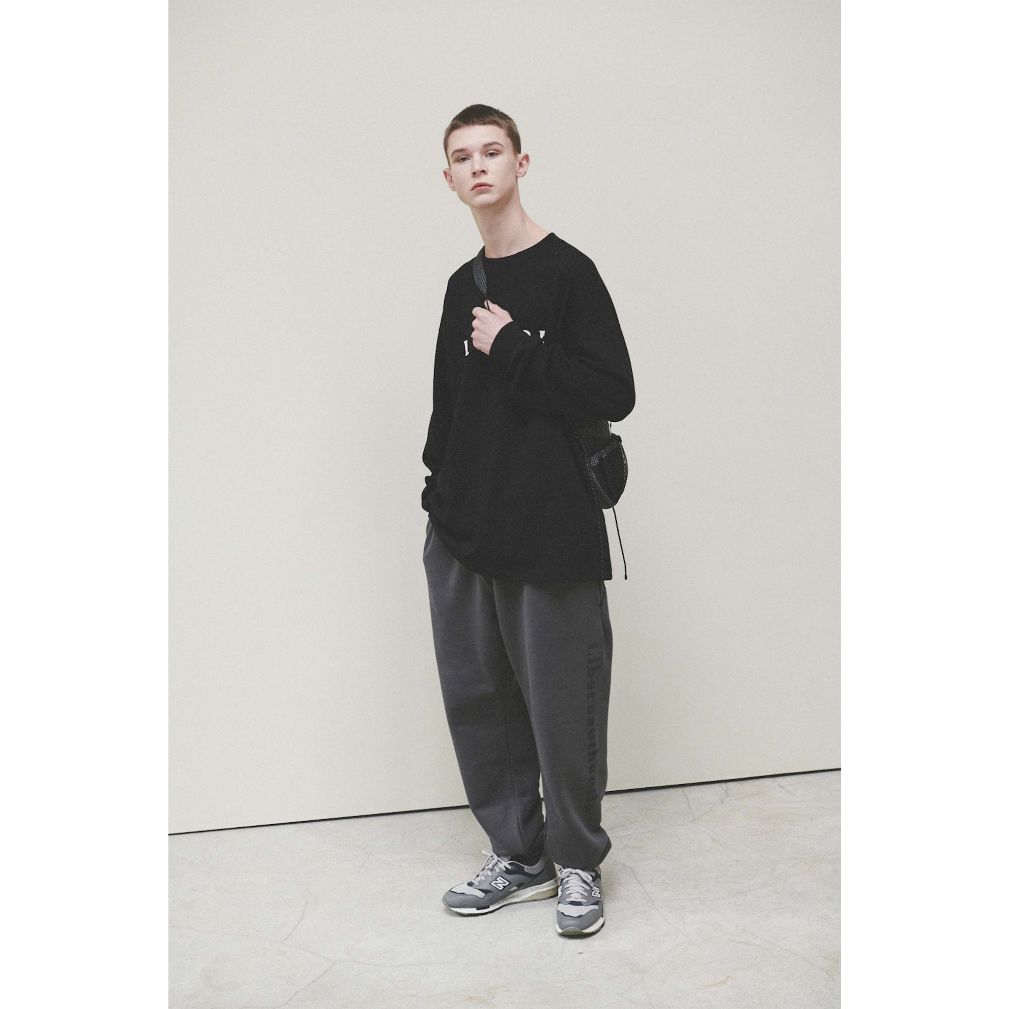 LOGO LONGSLEEVE / BLACK