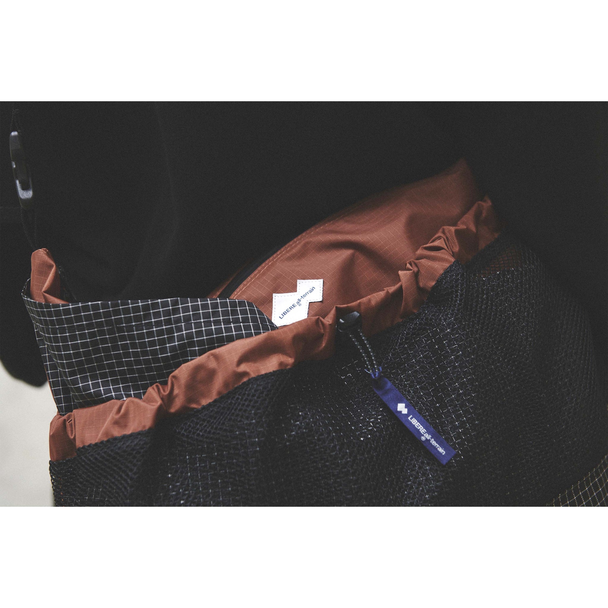 AT MESSENGER / BRICK RED