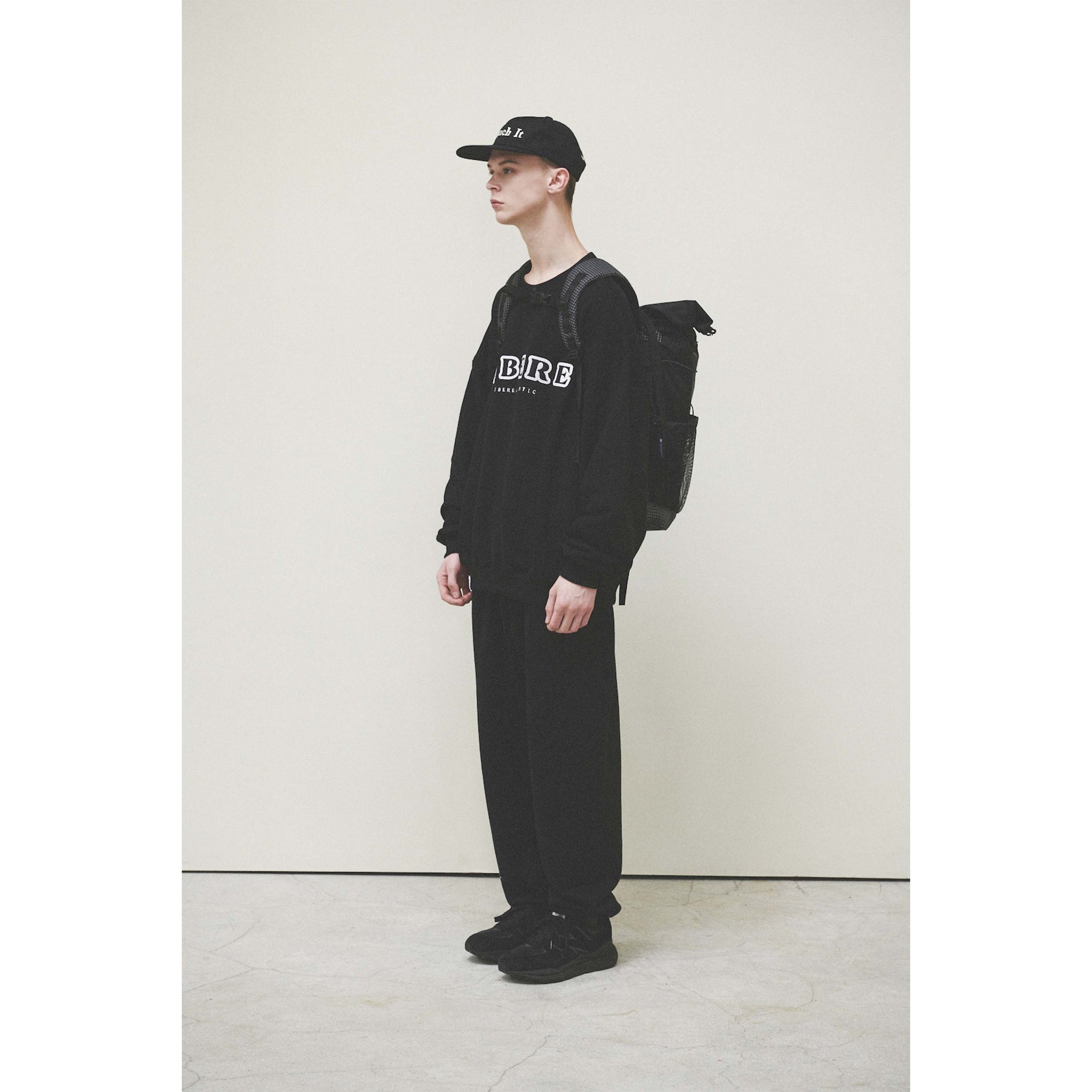 LOGO SWEATSHIRT / BLACK