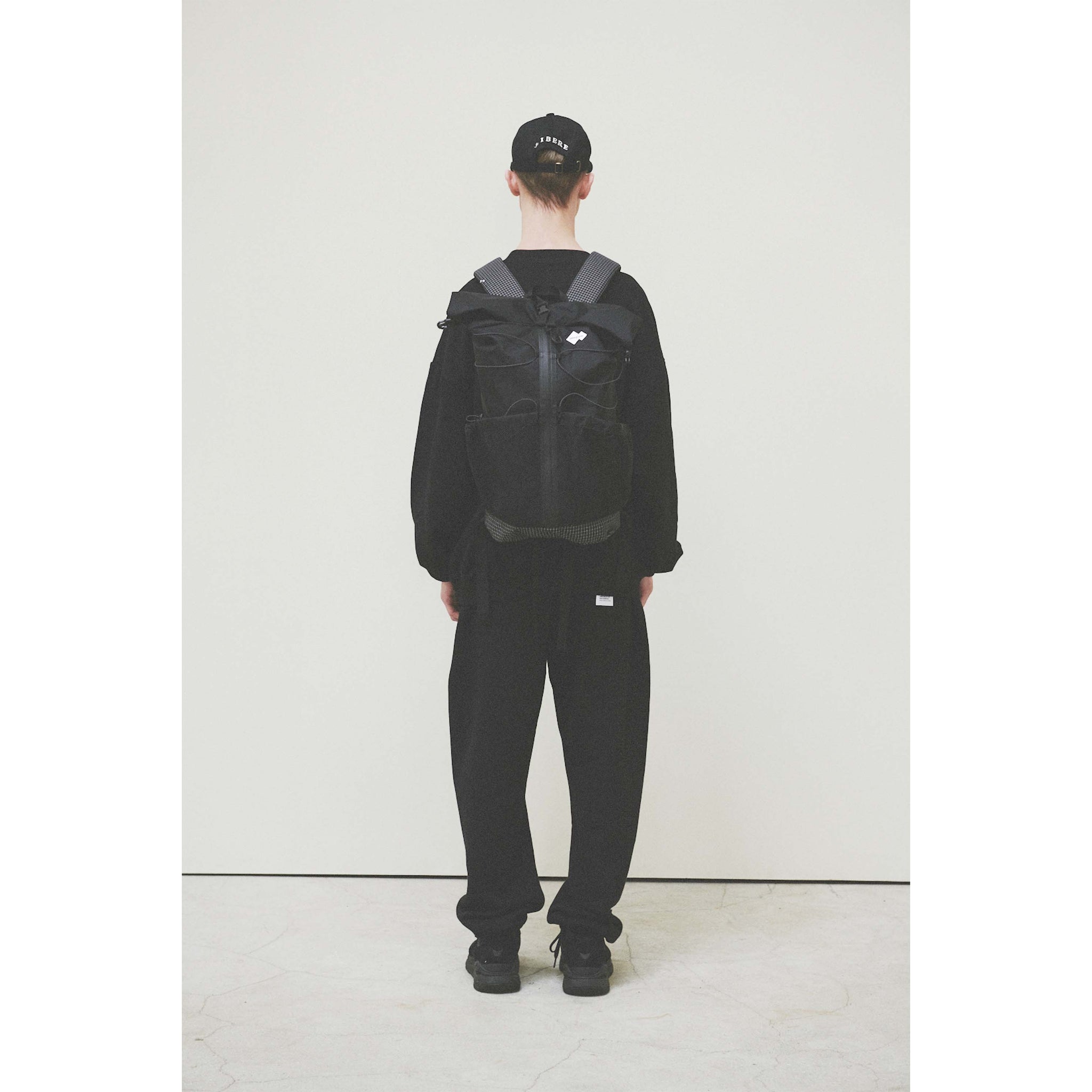 LOGO SWEATSHIRT / BLACK