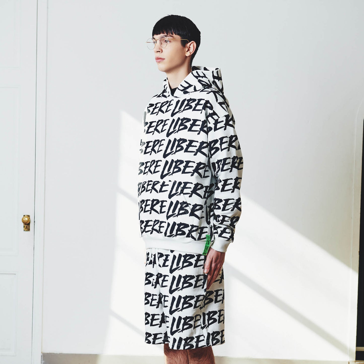 FULL LOGO SHORT / WHITE