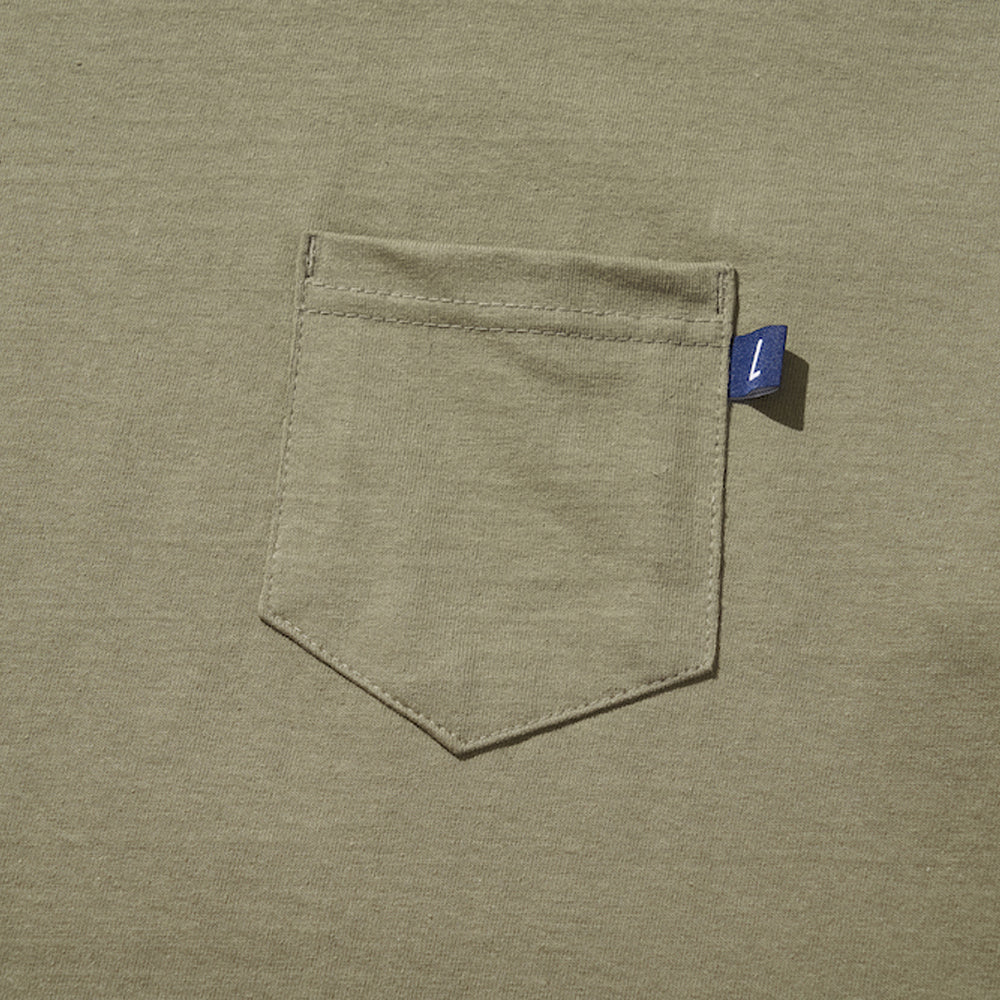 SLOGAN POCKET T-SHIRT / OLIVE