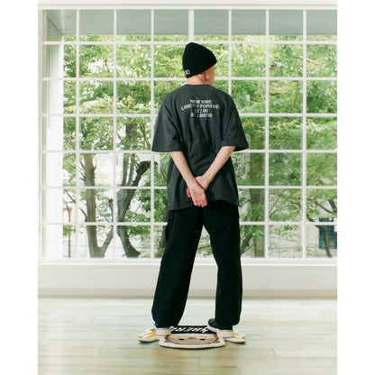 SLOGAN POCKET T-SHIRT / CHARCOAL