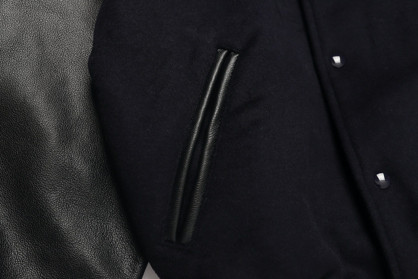 LEATHER SLEEVE STADIUM JACKET / NAVY